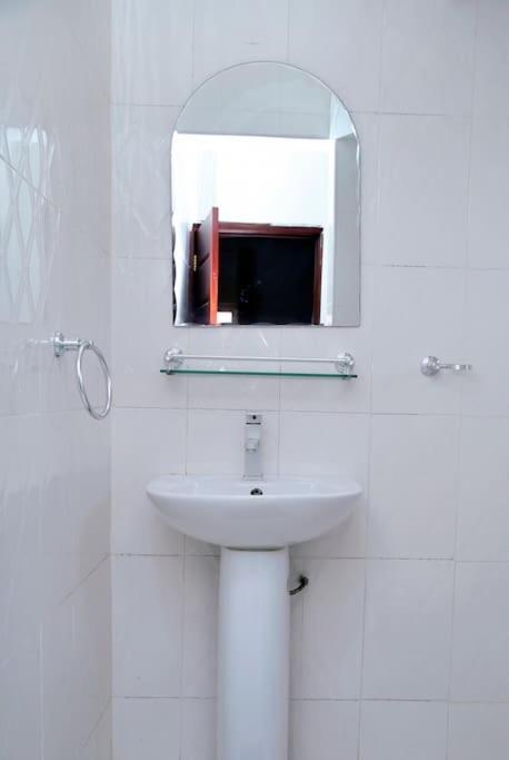 Petite'S Nest - Apartment 3 อักกรา ภายนอก รูปภาพ